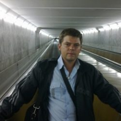 Не агрессивный парень, студент. Ищу девушку/женщину для секса в